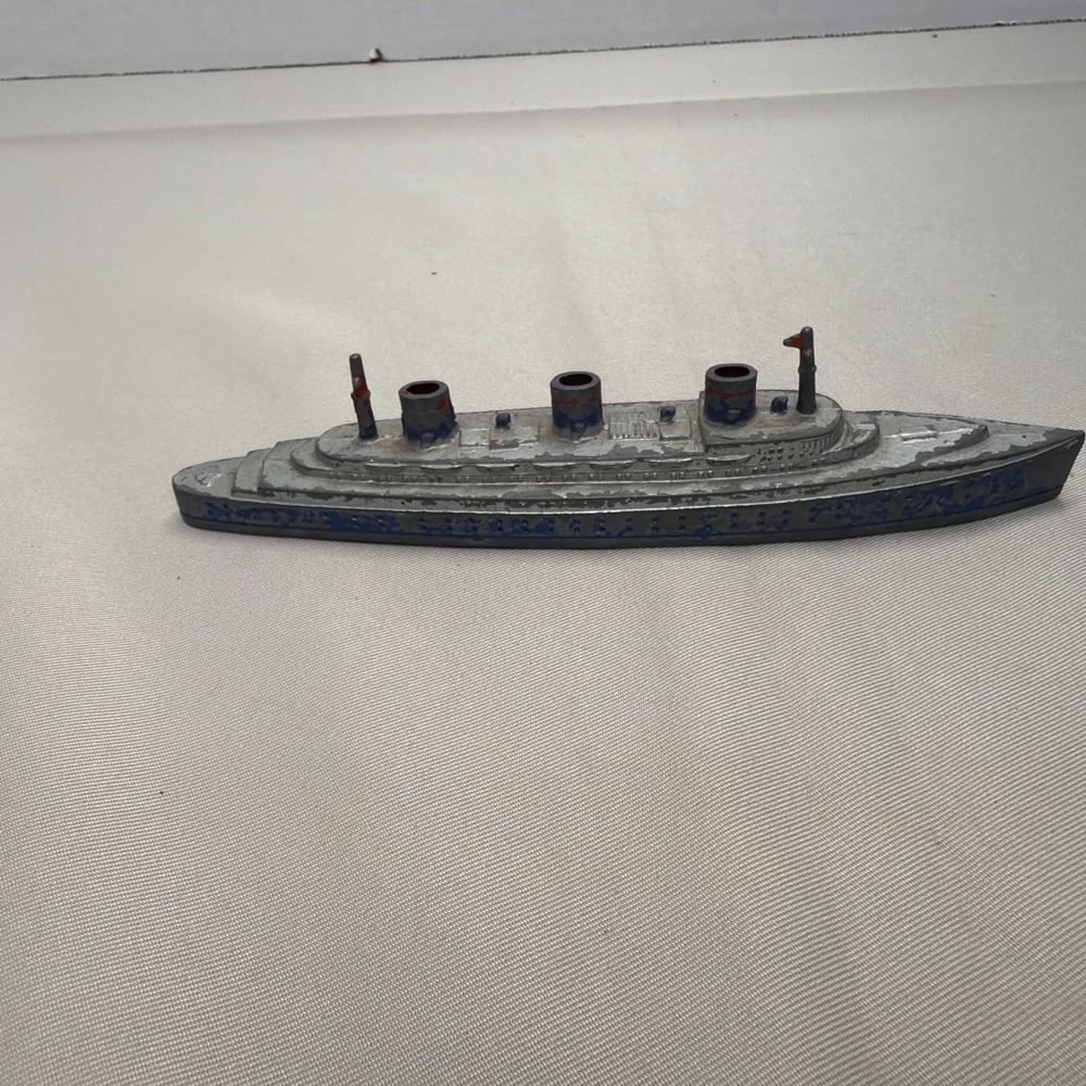 Vintage Tootsietoy Passenger Ship Ocean Liner Metal Toy 1940s USA Blue Hull Boat